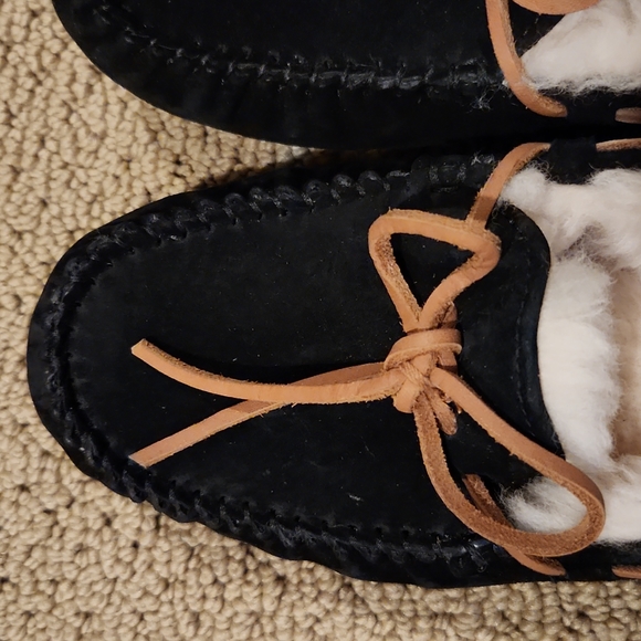 UGG Dakota Slippers - Picture 3 of 4